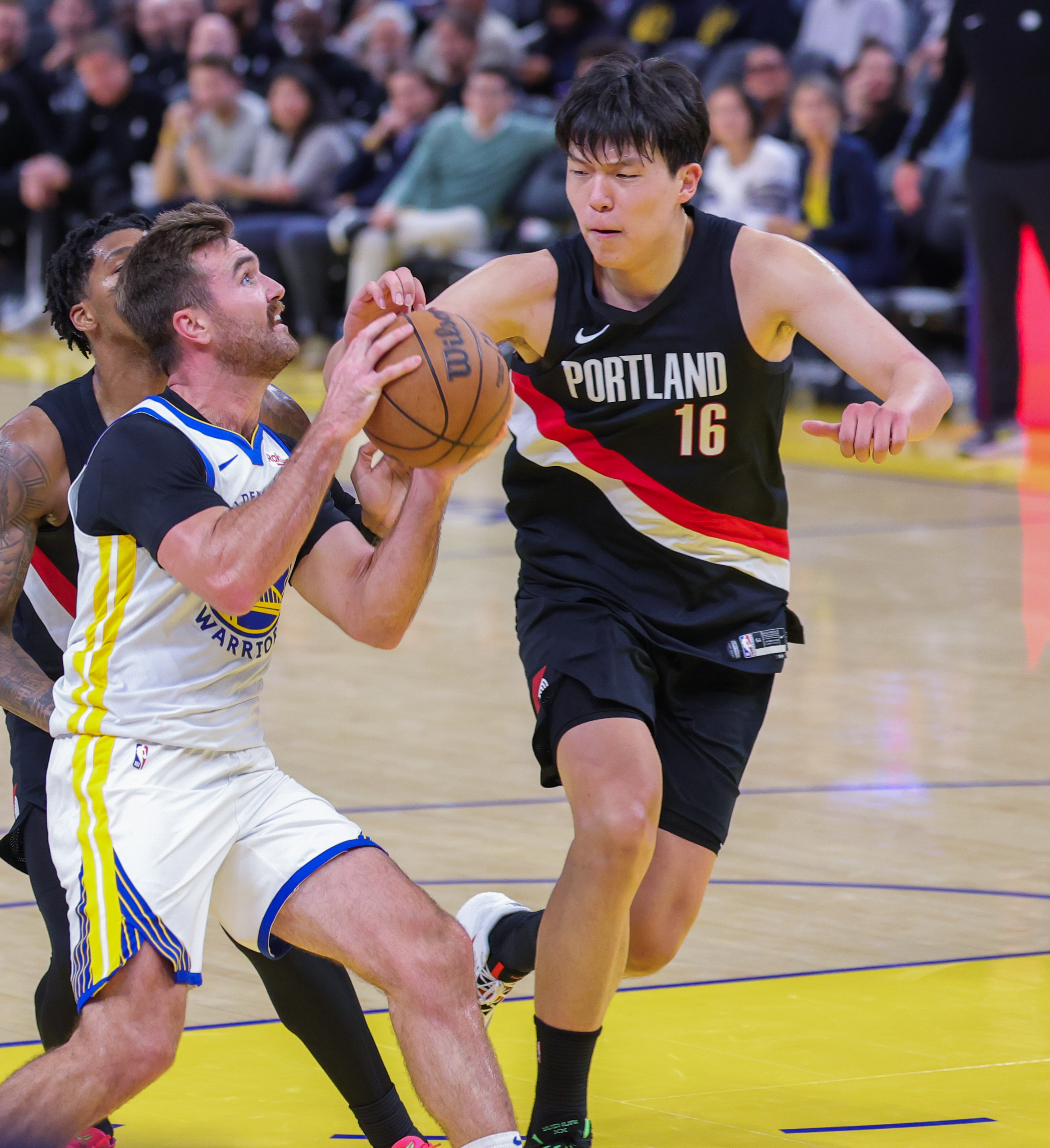 九游体育官方网站-太狠了！今夜洛杉矶快船篮板制胜金州勇士再遭质疑备战NBA季后赛，集结日上海海港备战全明星赛的简单介绍-九游体育官方网站